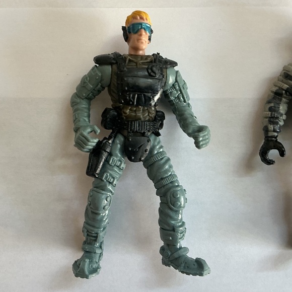 Lanard? Chap Mei? Set of six action figures. - Picture 8 of 9